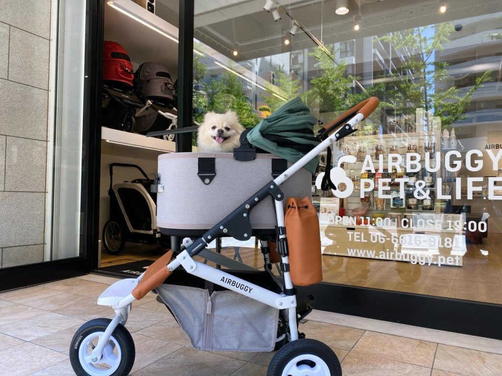 Airbuggy Pet Life大阪店を現地取材 カスタムなど直営店限定のサービス6つを紹介 レンタルでお試し 愛犬だけのエアバギーを作ろう おでかけわんこ部 愛犬とのおでかけスポット カフェ 宿 を紹介