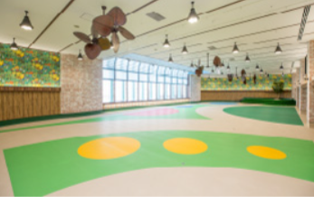 室内ドッグラン7選 関東 屋根付き含む 雨の日の愛犬とのおでかけに ドッグカフェ併設や大型犬も楽しい国内最大級の広さのスポットを厳選しました おでかけわんこ部 愛犬とのおでかけスポット カフェ 宿 を紹介